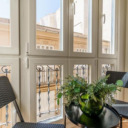 Bright Two-Bedroom Apartment In The Historic Center Малага Экстерьер фото