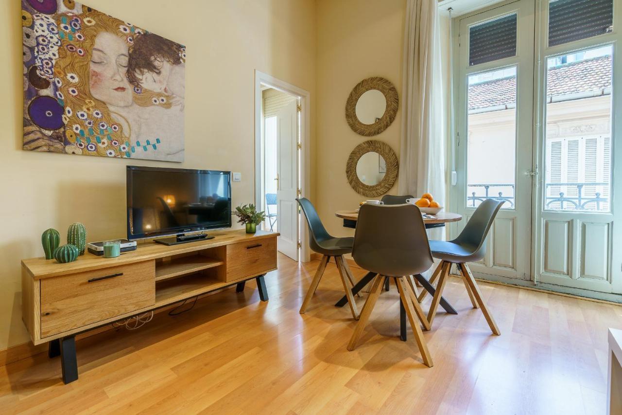 Bright Two-Bedroom Apartment In The Historic Center Малага Экстерьер фото