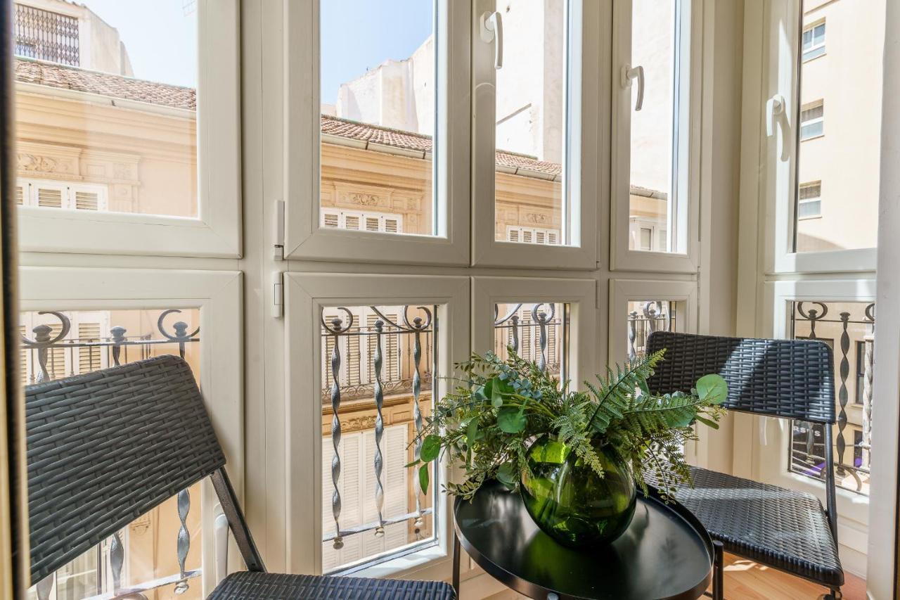 Bright Two-Bedroom Apartment In The Historic Center Малага Экстерьер фото
