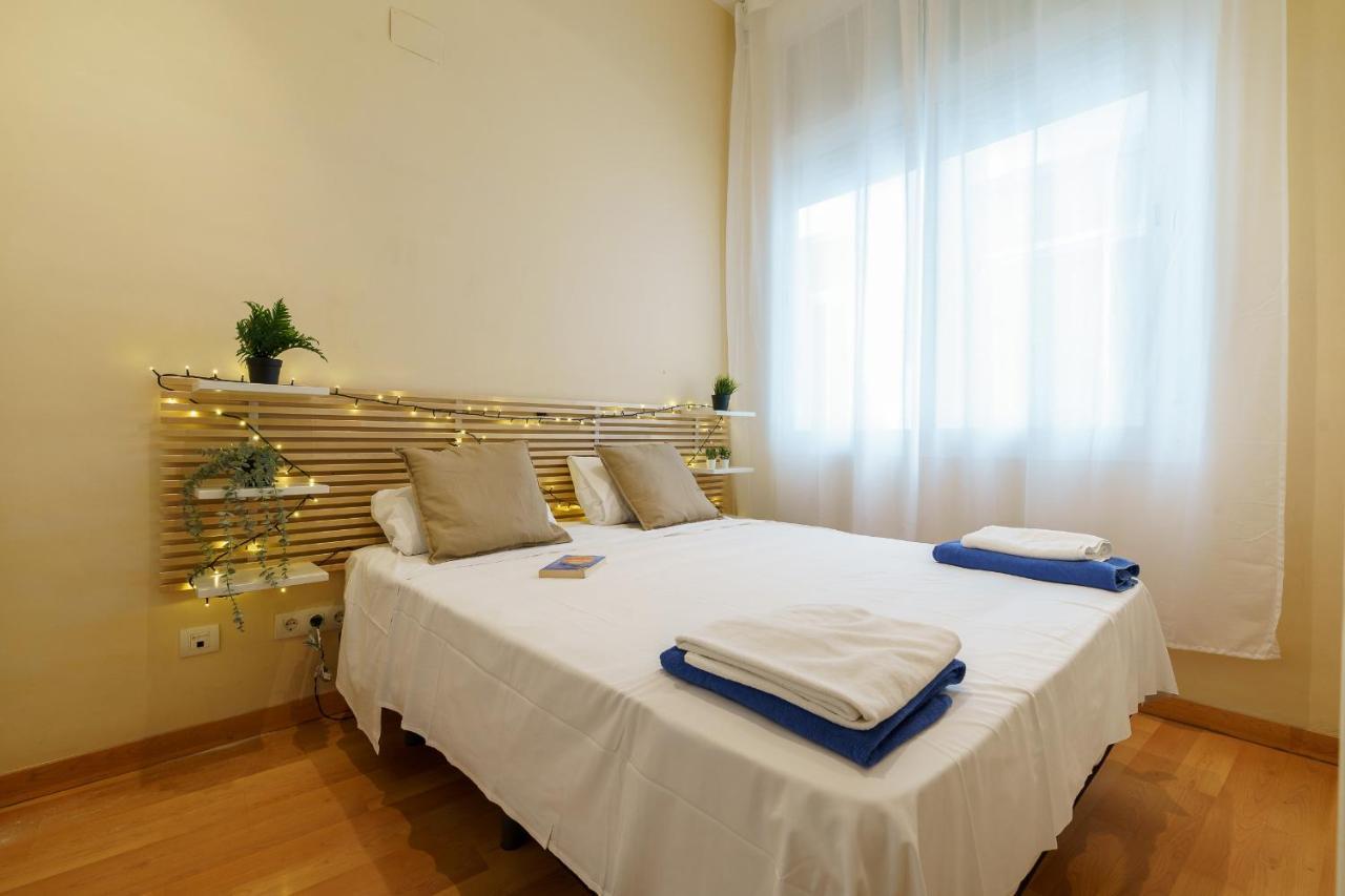 Bright Two-Bedroom Apartment In The Historic Center Малага Экстерьер фото