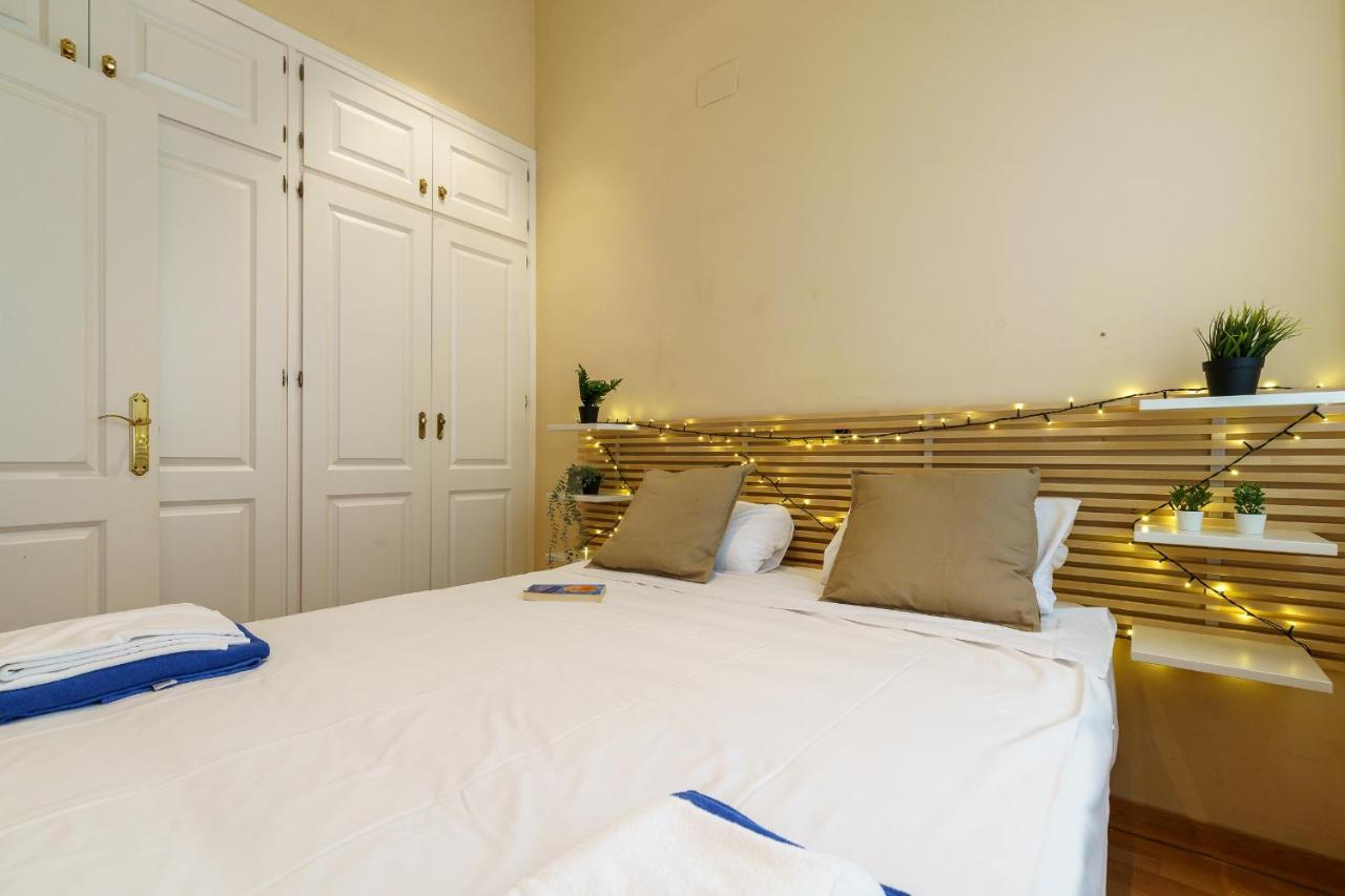 Bright Two-Bedroom Apartment In The Historic Center Малага Экстерьер фото